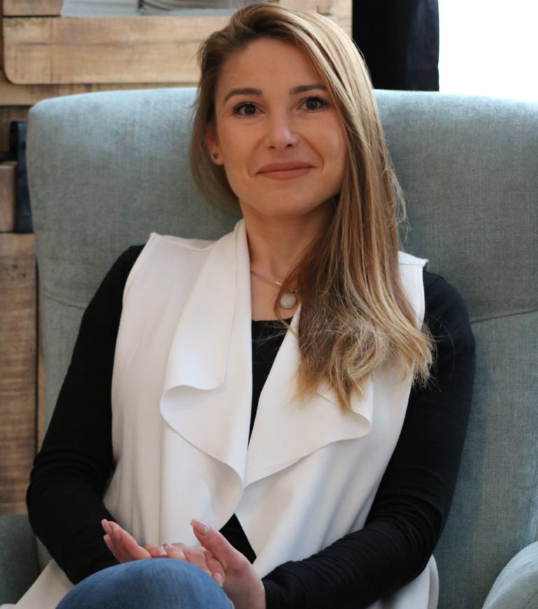  Dr. Alexandra Popa